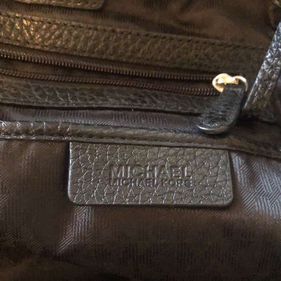 Michael Kors black handbag with snakeskin print handles - Picture 3 of 11